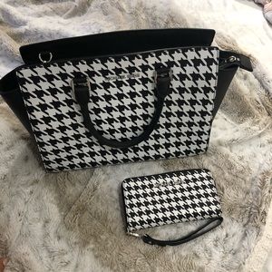 Michael kors bag and wallet, brand new condition !